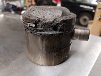 450 burned piston.jpg 450 burned piston.jpg