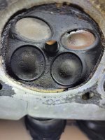 cb900 exhaust valve.jpg cb900 exhaust valve.jpg