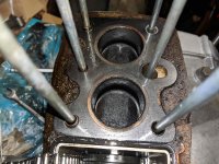 cilinder-Pistons-2 cb125k4.jpg